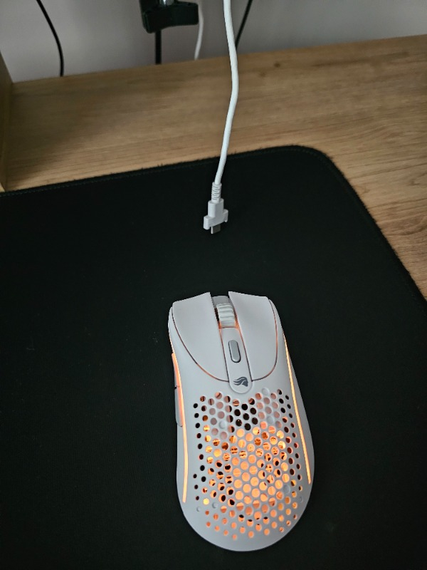Glorious Model D 2  Kablosuz RGB Ergonomik 26000 DPI Gaming Mouse – Mat Beyaz