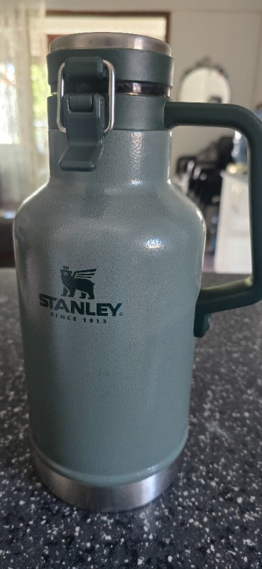 Stanley Termos The Easy-Pour Growler 1.9L / 64oz  Hammertone Green