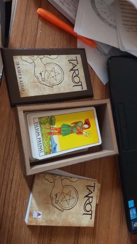 Tarot Destesi ve Kitabı (Ahşap Kutulu) - Hilal Altundal