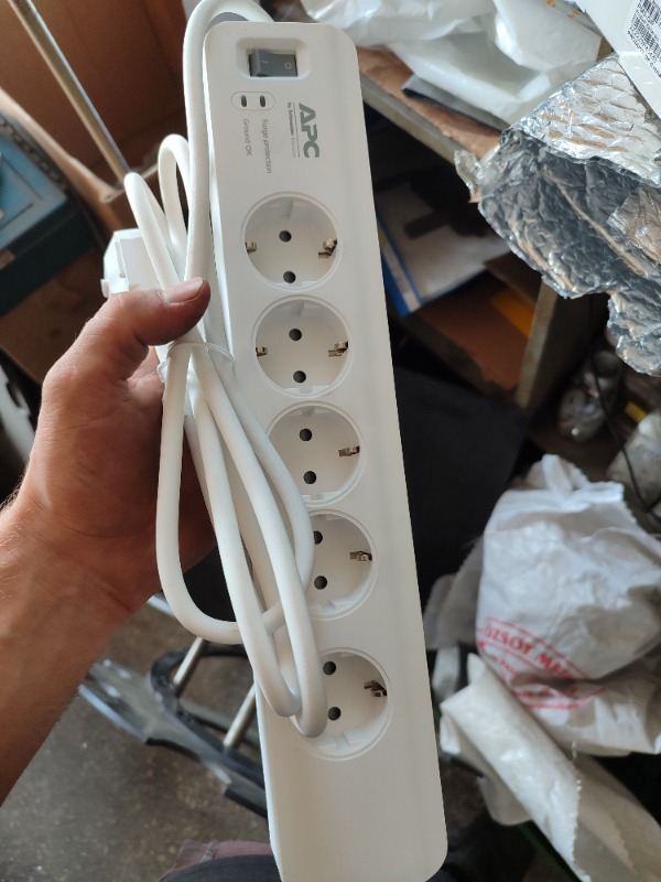Schneider Electric APC 5'li Akım Korumalı Priz PM5-GR