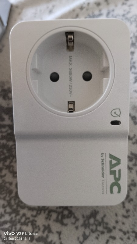 Schneider Electric APC Tekli Akım Korumalı Priz  230V PM1W-GR (Beyaz)