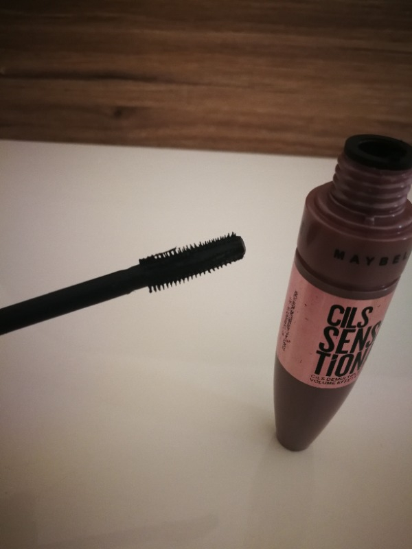Maybelline New York Lash Sensational Yelpaze Etkili Siyah Maskara