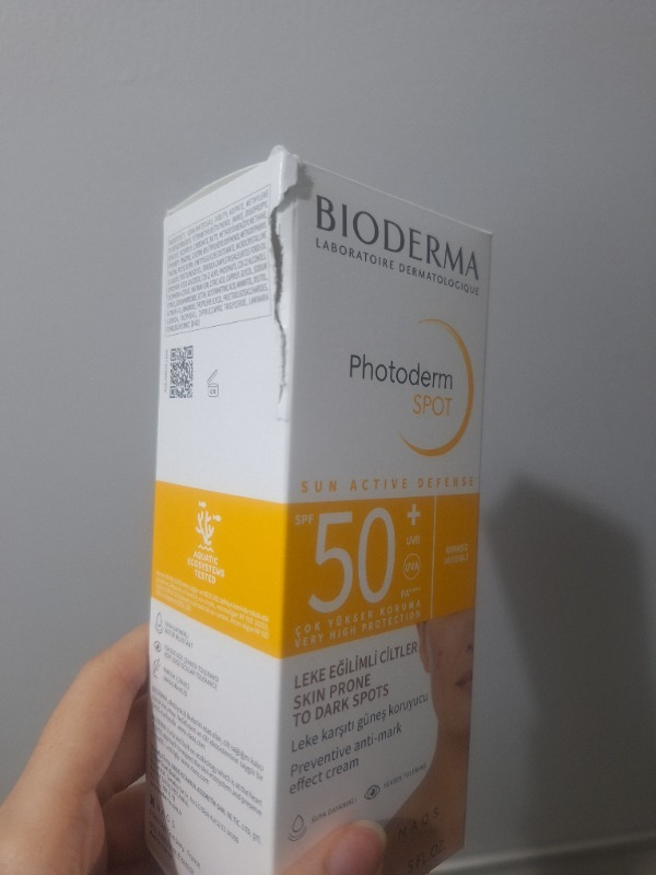 Photoderm SPOT SPF50+ Leke Karşıtı, Glabridin İçeren Yüksek Korumalı Yüz ve Vücut Güneş Kremi 150 ml