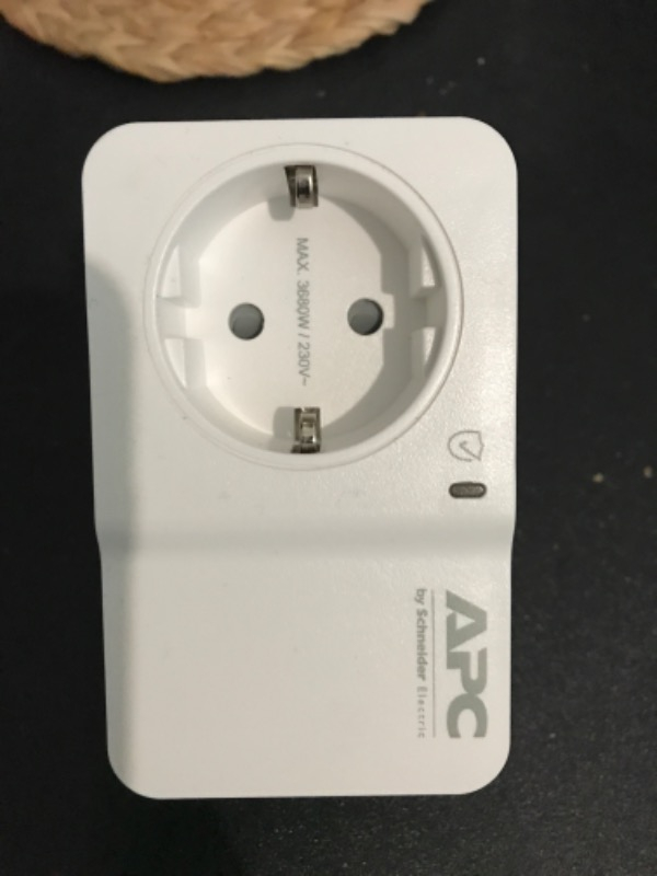 Schneider Electric APC Tekli Akım Korumalı Priz  230V PM1W-GR (Beyaz)