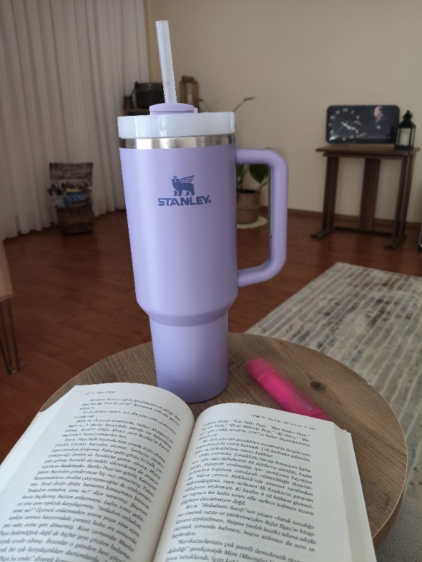 Stanley Quencher Pipetli Termos Bardak 1.18 Lt Lila Çift Katmanlı İzolasyon ve Paslanmaz Çelik