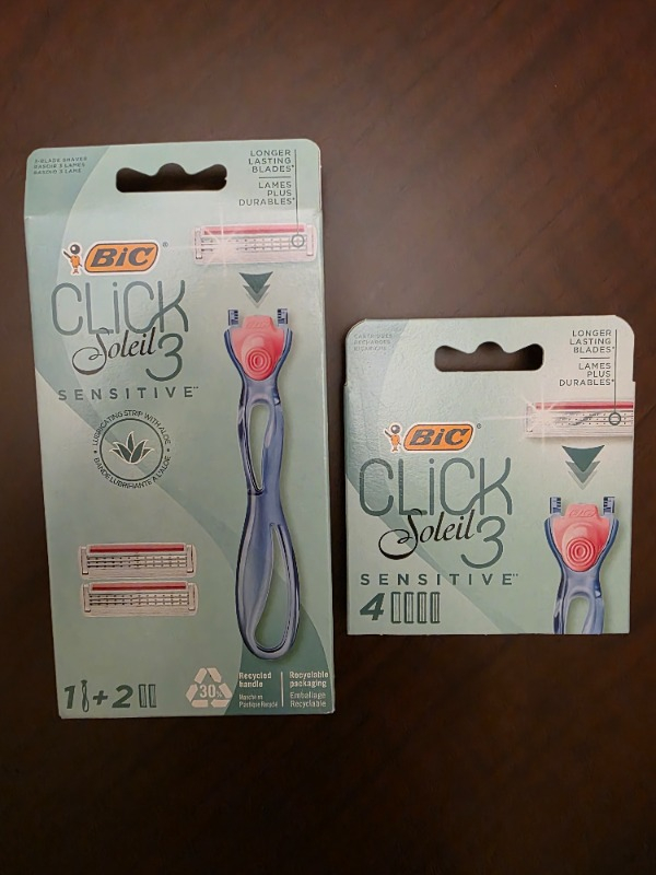 Bic Bıc Soleil Click Sensitive Kadın Tıraş Bıçağı 1 Gövde ve 2 Başlık Üç Bıçaklı Kayganlaştırıcı Bantlı