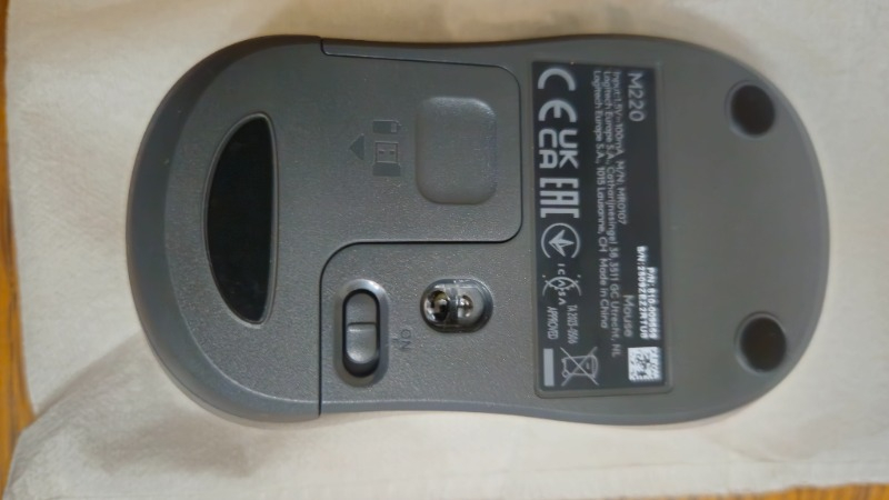 Logitech M220 Sessiz Kompakt Kablosuz Mouse - Siyah