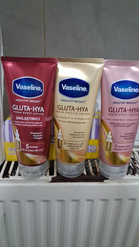 Vaseline Gluta-Hya Serum Etkili Vücut Losyonu  200 ml