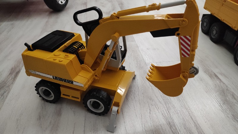 Bruder MAN Damperli Kamyon & Liebherr Ekskavatör BR02751