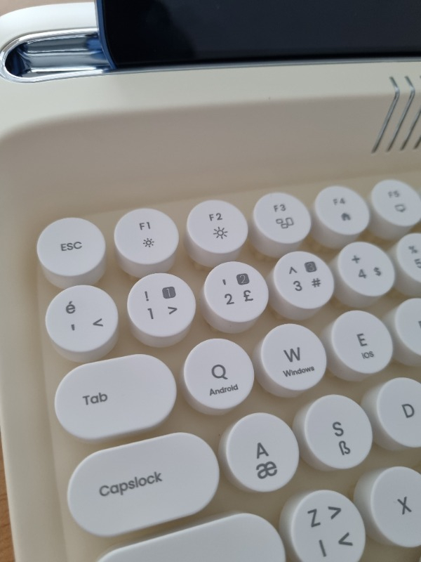 Everest KB-BT85 Retro Fildişi Bluetooth Daktilo Q Mac/win/android/ıos Uyumlu Kablosuz Klavye