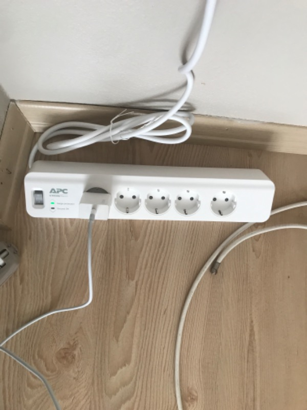 Schneider Electric APC 5'li Akım Korumalı Priz PM5-GR