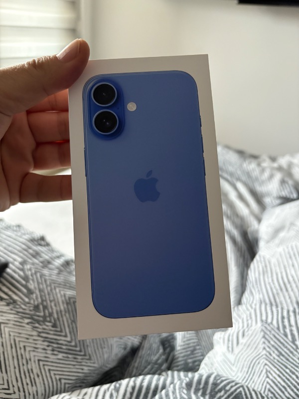 iPhone 16 128GB Lacivert Taş