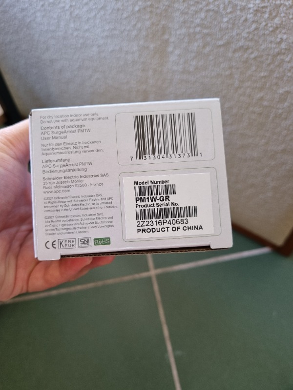 Schneider Electric APC Tekli Akım Korumalı Priz  230V PM1W-GR (Beyaz)