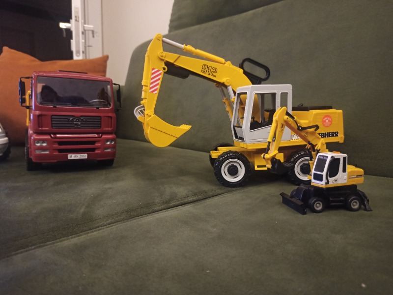 Bruder MAN Damperli Kamyon & Liebherr Ekskavatör BR02751