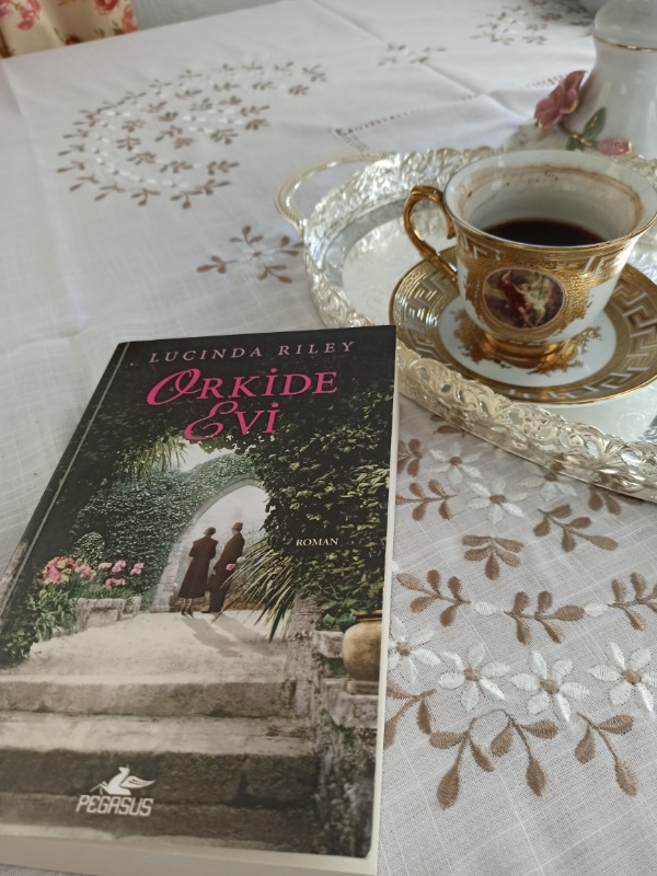 Orkide Evi - Lucinda Riley