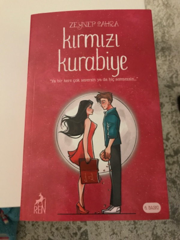 Kırmızı Kurabiye - Zeynep Sahra