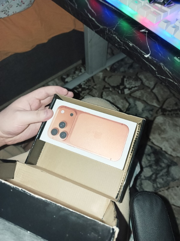 Apple iPhone 17 Pro 256 GB Kozmik Turuncu