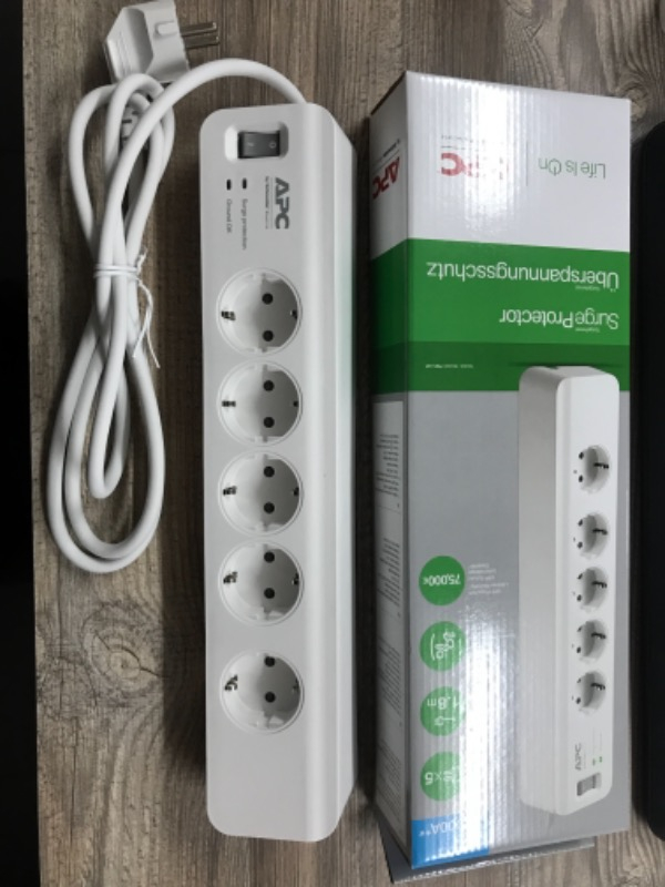 Schneider Electric APC 5'li Akım Korumalı Priz PM5-GR