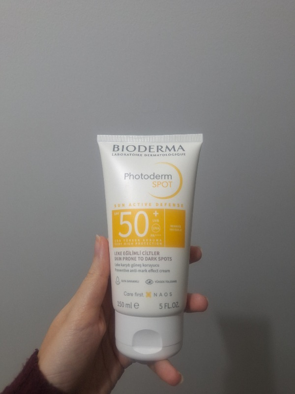 Photoderm SPOT SPF50+ Leke Karşıtı, Glabridin İçeren Yüksek Korumalı Yüz ve Vücut Güneş Kremi 150 ml