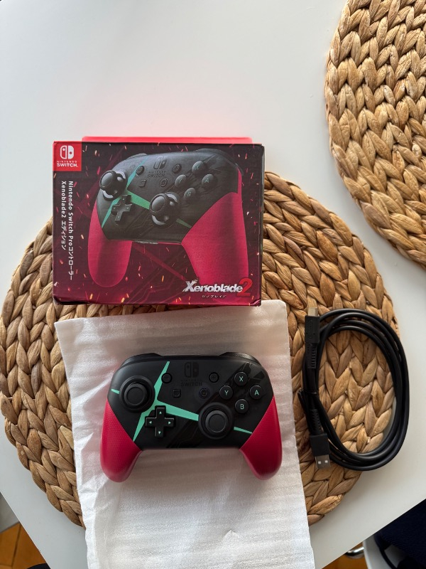 Nintendo Switch Pro Controller Xenoblade Chronicles 2 Edition