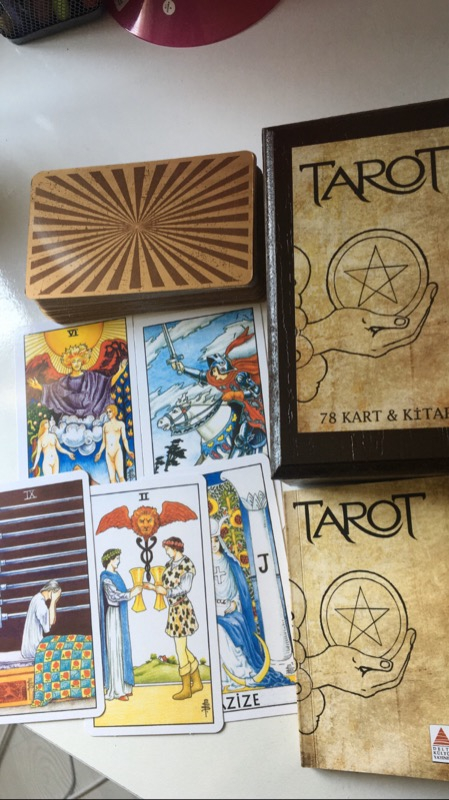 Tarot Destesi ve Kitabı (Ahşap Kutulu) - Hilal Altundal