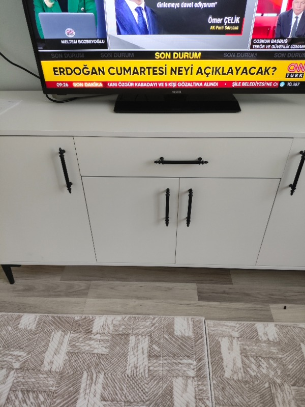 Betroya Laura Konsol