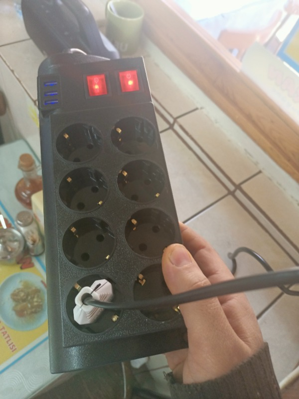 Techmaster 3 USB Akım Çocuk Korumalı 8'li Priz 2 mt Kablo