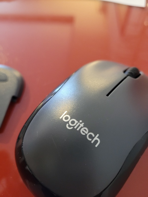Logitech M220 Sessiz Kompakt Kablosuz Mouse - Siyah