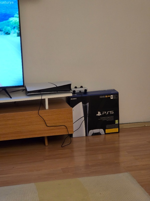 Sony Playstation 5 Slim Digital 825 GB (İthalatçı Garantili )