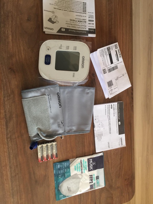 Omron M2 Hem-7121-E (7143-E) Hafızalı Üst Koldan Ölçer Dijital Tansiyon Aleti