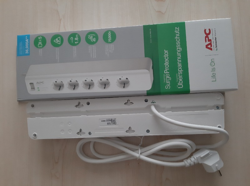 Schneider Electric APC 5'li Akım Korumalı Priz PM5-GR