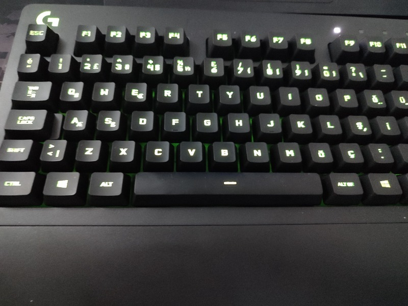 Logitech 920-008094 G213 Prodigy RGB Oyuncu Klavyesi
