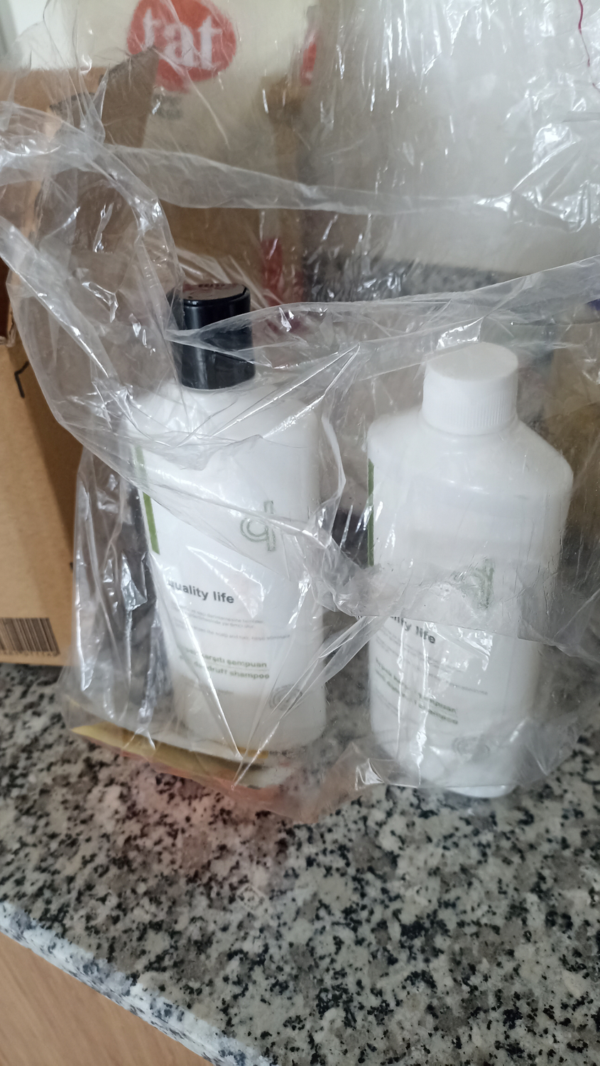 QL Kepek Şampuanı - 13 Aktifli Kepek Şampuan 300 ML - Kepekli Saçlar İçin Önleyici , Yağlanma Karşıtı 