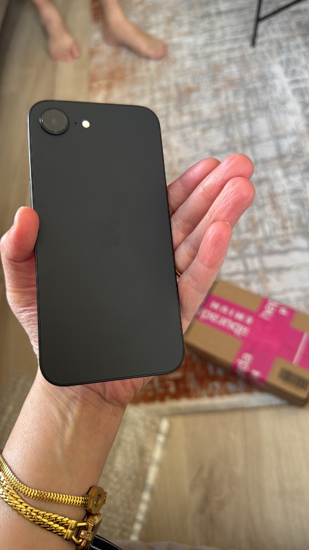 iPhone 16e 128GB Siyah