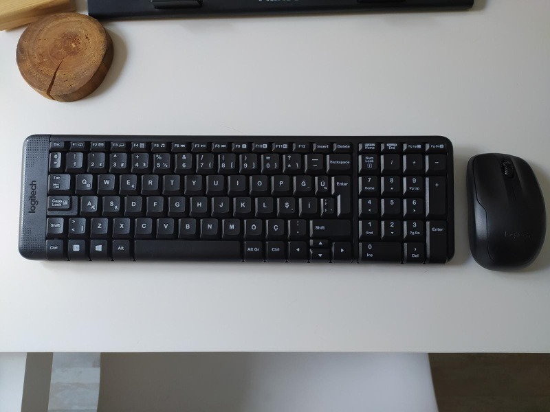 Logitech MK220 Kablosuz Türkçe Klavye Mouse Seti - Siyah