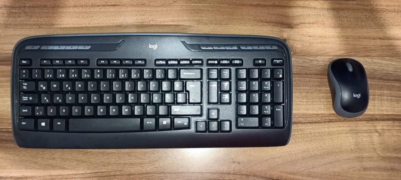 Logitech MK330 Kablosuz Türkçe Klavye Mouse Seti - Siyah