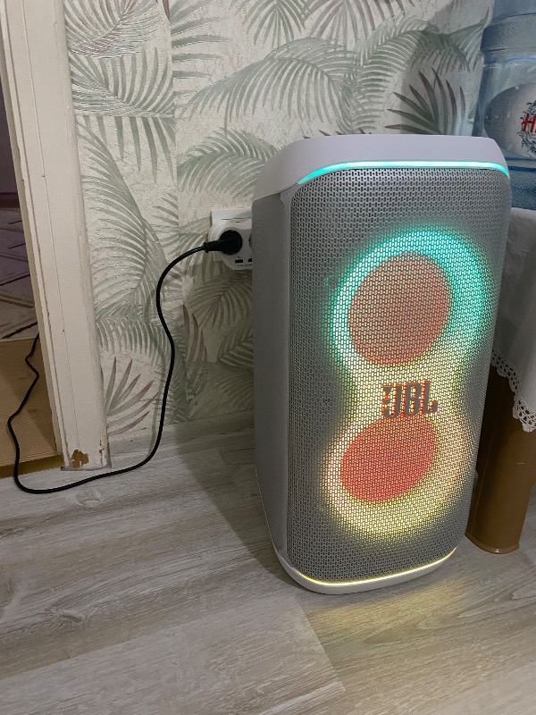 JBL Partybox CLUB120 Beyaz Bluetooth Hoparlör, 160 W Güç, Suya Dayanıklı ve Taşınabilir