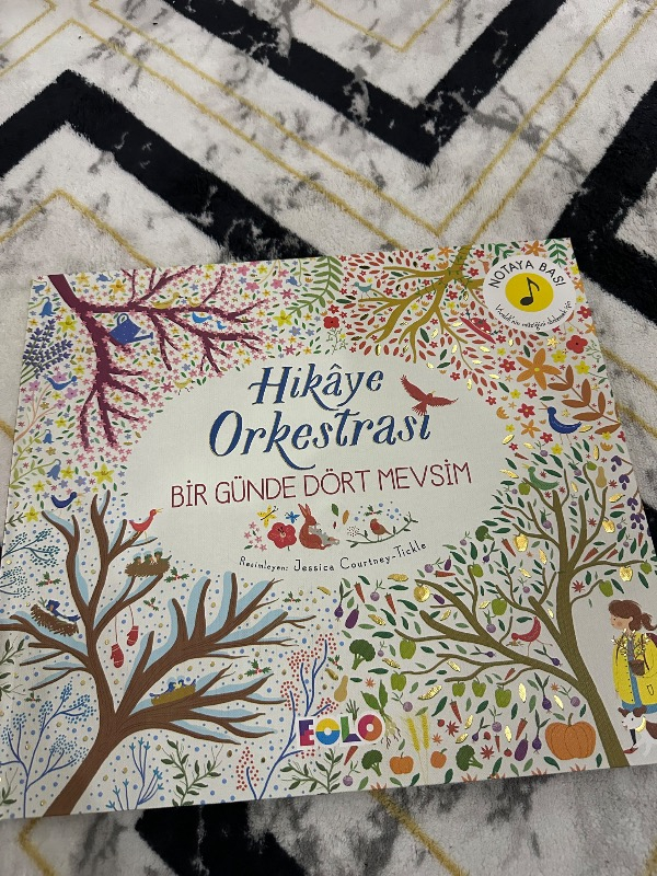 Hikaye Orkestrası - Bir Günde Dört Mevsim (Sesli Kitap)