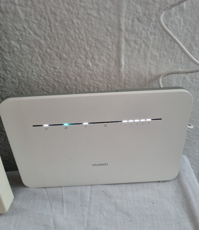 Huawei Superbox B535-232 300 Mbps 4.5G Modem