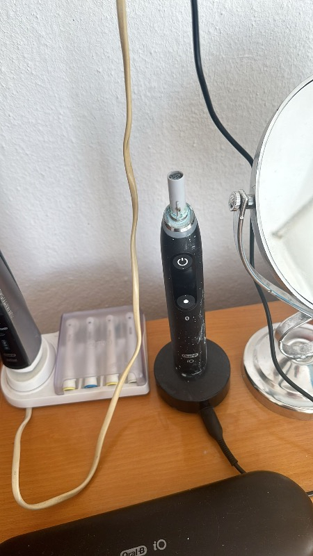 Oral-B iO 10 Şarjlı Diş Fırçası - Kozmik Siyah