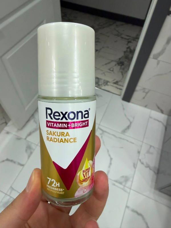 Rexona Vitamin + Bright Kadın Roll On Deodorant Sakura Radiance 45 ml