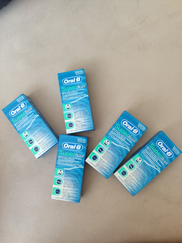 Oral-B Süper Diş İpi - Diş Teli ve Köprü Temizliği İçin Sert Uçlu, Süngerimsi ve Normal İp, 50 Adet
