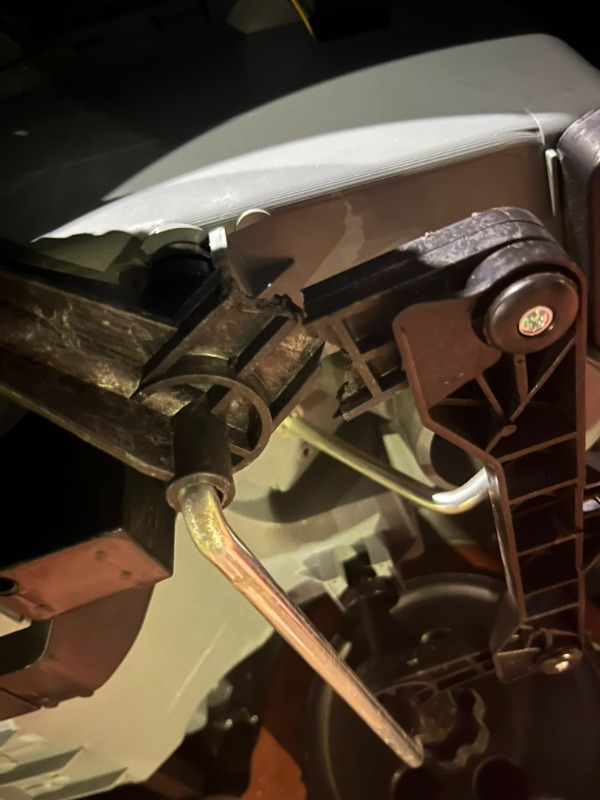 Dolu Ride-On 12V Kumandalı Akülü Araba 8293