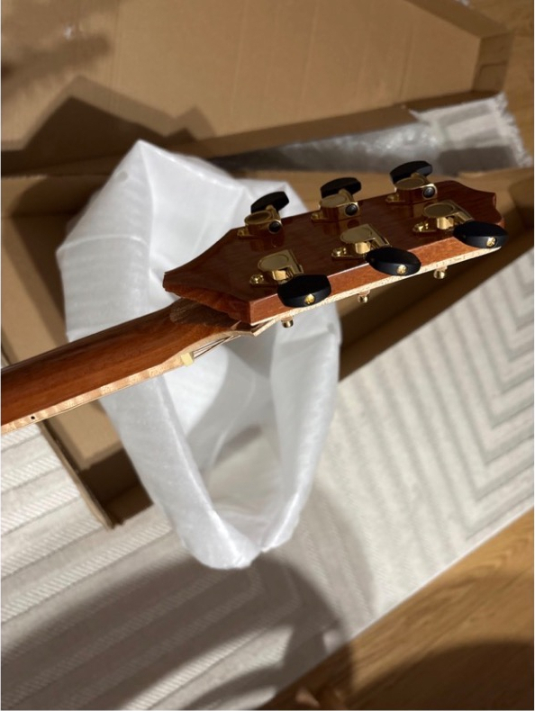 Takamine GN93-NAT Akustik Gitar