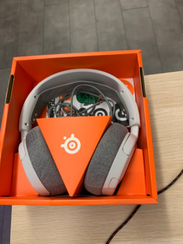 Steelseries Arctis Nova 1 Multi-System Oyun Kulaklığı - Beyaz