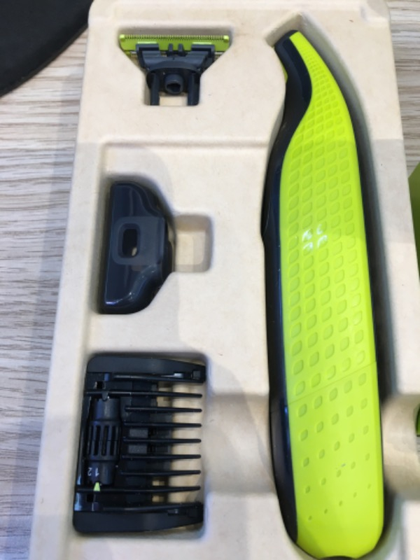Philips Oneblade Qp2724 +2 Yedek Bıçak Ve Vücut Kiti Li