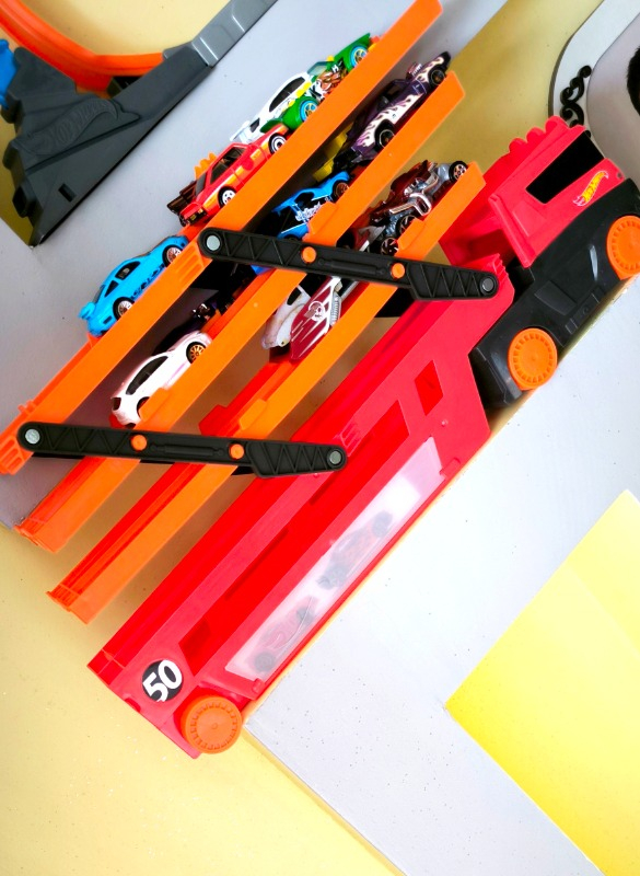 Hot Wheels Mega Tır Kırmızı GHR48