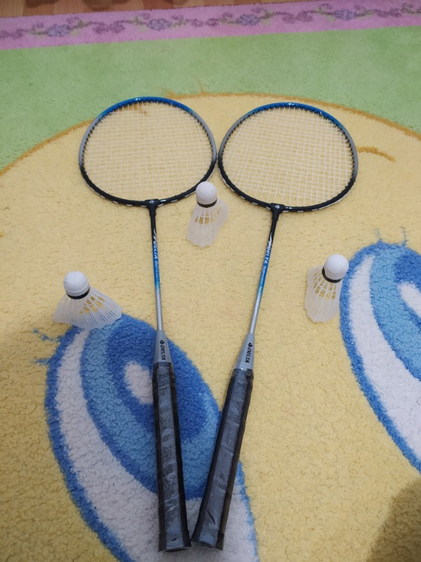 Delta 2 Badminton Raketi 3 Badminton Topu Çantalı Çiftli Set