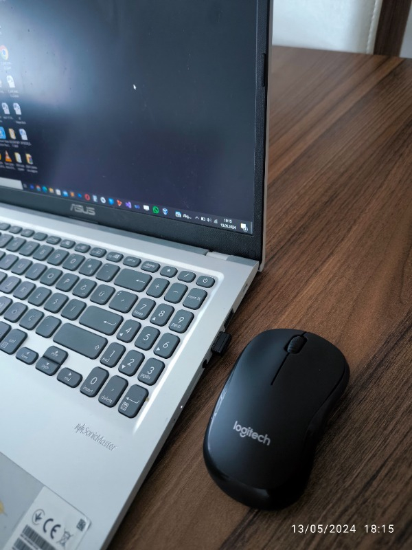 Logitech M220 Sessiz Kompakt Kablosuz Mouse - Siyah