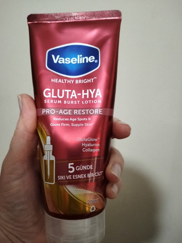 Vaseline Gluta-Hya Serum Etkili Vücut Losyonu  200 ml